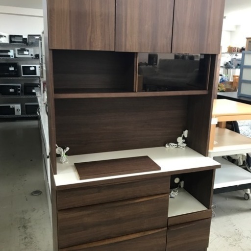 取引場所　南観音　ロ 2212-533 キッチンボード　ダークブラウン　中板ダボ4点不足　右下引き出し取手の接着剤とれています。