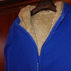 複数割引－200円✨【ユニクロ  裏ボア付きフードパーカー 140】それなりに使用感あり★の画像