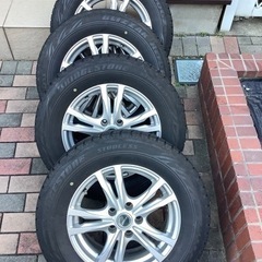 スタッドレスタイヤ　215 65R 16