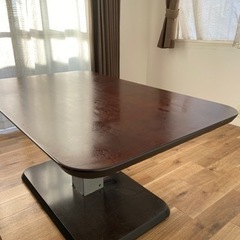 【急募】ダイニングテーブル (ペダルで高さ調節可能)