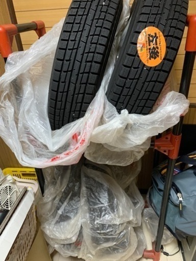 スタッドレスタイヤ　4本セット　軽自動車　2016年製　引き取り先は、名古屋市昭和区川名町か一宮市千秋町になります。