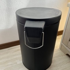 ゴミ箱の画像