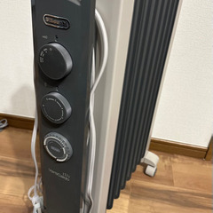 デロンギ　ヴェルティカルド オイルヒーター シダーグレーの画像