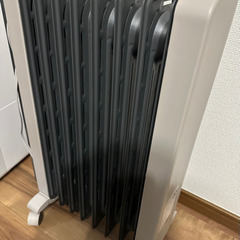 デロンギ　ヴェルティカルド オイルヒーター シダーグレー