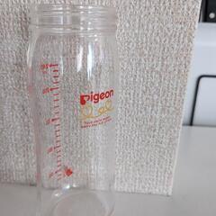 pigeonのビンの哺乳瓶の画像