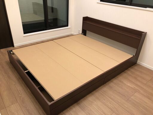 クイーンサイズベッドフレーム（未使用）　※引き取り限定