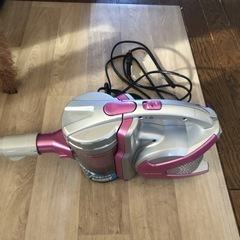 アイリスオーヤマ　コード付きハンディ掃除機サイクロンの画像