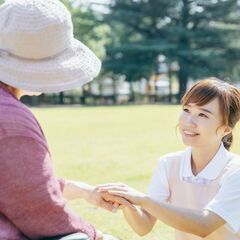 全て8時間勤務でのお仕事となります。回想法を意識した施設の…