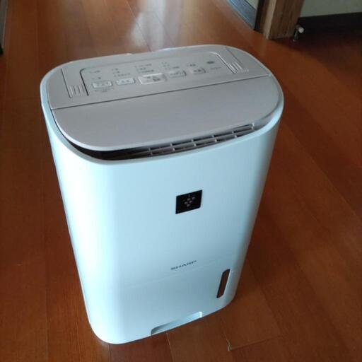 シャープの除湿機cv-e7１