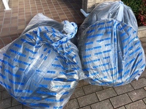 17インチ　スタッドレス　山あり　クラウン　カムリ　ヴェゼル
