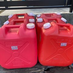 灯油ポリタンク　1個300円　在庫30個くらいあります！