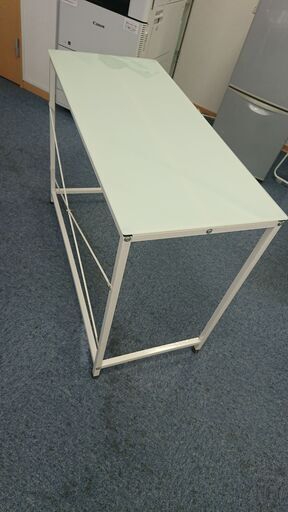 ガラスPCテーブル【1/10までに引取可能な方のみお願いいたします】