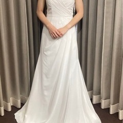 ウェディングドレス　スレンダーライン　Vネックの画像