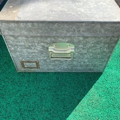 昭和レトロ ブリキ衣装ケース②の画像