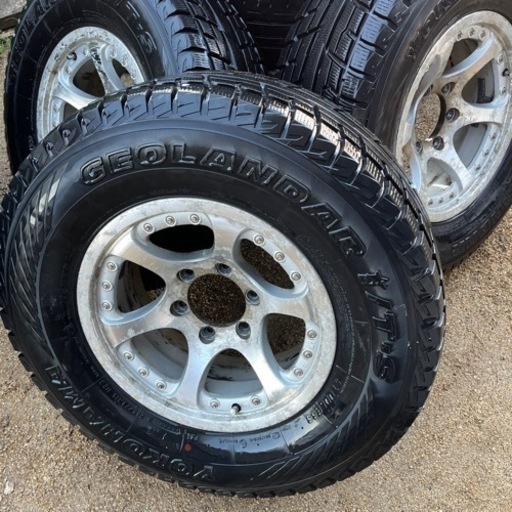 確かランクル？　265/70R16  スタッドレスタイヤ！