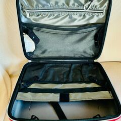 未使用に近いショルダバッグ、クッション付き、勉強用ノートPCや文具入れなどに最適の画像