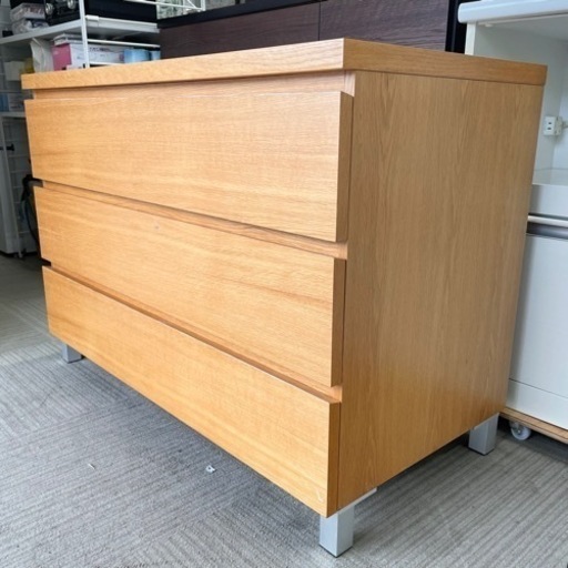 値下げしました‼️【美品‼️】お洒落♪ 107cm幅3段ローチェスト タンス 衣類収納家具 脚付き 木製ナチュラルブラウン♪