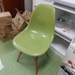 壊れた椅子