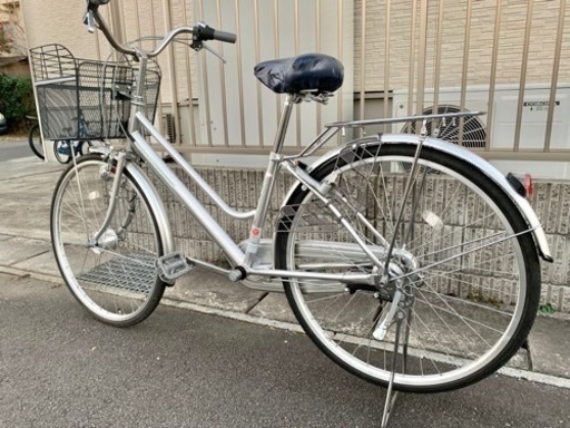 【募集は終了致しました】◎2021年12月購入の美品◎  自転車　26インチ／ 定価4万円位　(注)サドルに少々破れ有りました。