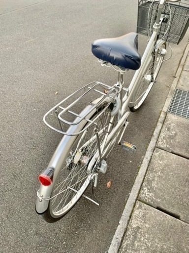 【募集は終了致しました】◎2021年12月購入の美品◎  自転車　26インチ／ 定価4万円位　(注)サドルに少々破れ有りました。