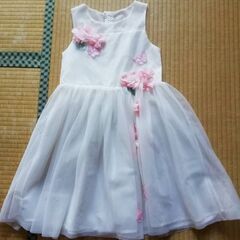 白いドレス（１３０くらい？）