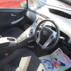 ☆ご成約☆ 安心の12ヶ月保証　距離無制限　　自社ローン中古車販売 　カーメル　平成26年式　　トヨタ　　プリウス　　燃費が良く国内で大人気のお車です！カラーもパールホワイトなのでお勧めの車両です！の画像