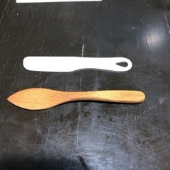 パスタトング、バターナイフ、スクレーパーの画像