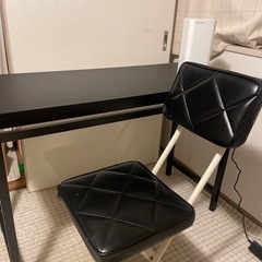 【決まりました】パソコンデスクと椅子の画像