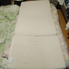 マットレス　6㎝厚　三つ折り　お譲り　引取専用　ペット用　禁煙・非ペット家庭の画像