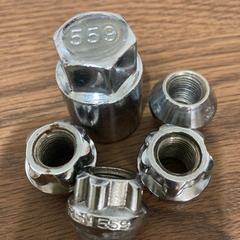 タイヤ　ホイールロックナット