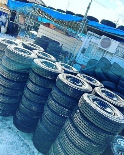 ハイエース用鉄ホイール付きスタッドレスタイヤ30セットぐらい入荷しました、アマントレーディング株式会社、大府市