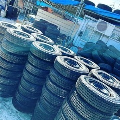 ハイエース用鉄ホイール付きスタッドレスタイヤ30セットぐらい入荷...