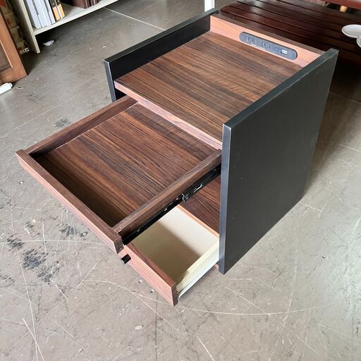 未使用展示品 サイドテーブル　ベッドサイド　ソファサイド　ナイトテーブル　ブラウン　台　ラック　棚　引出し