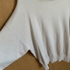 ラメ入りクールネックニット、セーターの画像