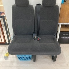 ハイエース　グランドキャビン4型に付いていたリアシートです。