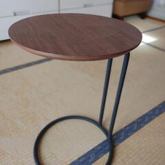 サイドテーブルの画像