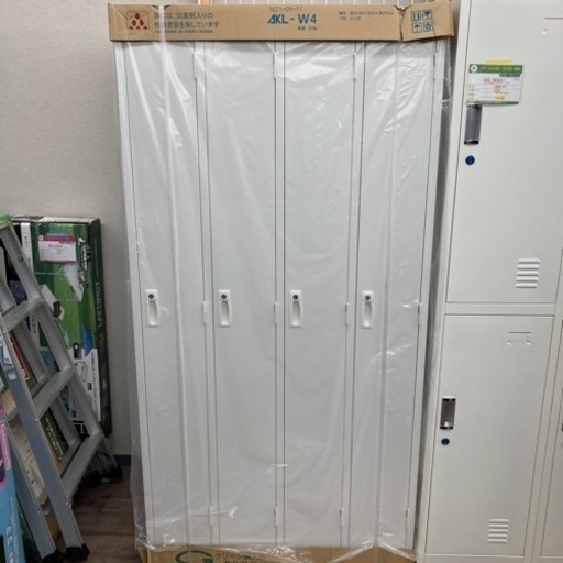 4人用 スチールロッカー 未使用 ロッカー AKL-W4 更衣ロッカー