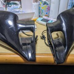 車のミラーの画像