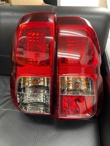 ハイラックス　テールランプランプ　純正　バックフォグ付き