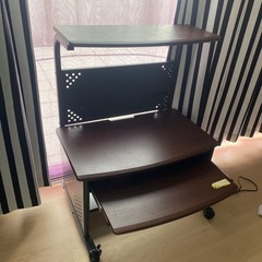 ロータイプの机の画像