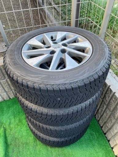 スタッドレスタイヤ215/65/16