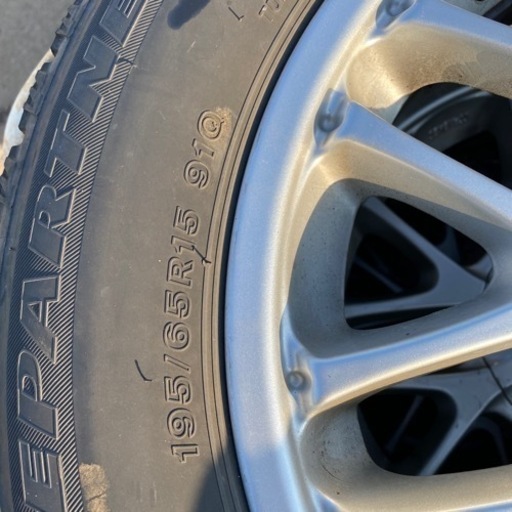 冬タイヤ　アルミホイール付き　195/65R15 