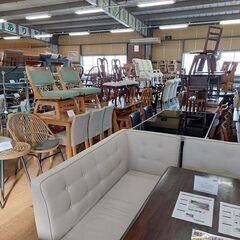 販売価格見直し済！【愛品倶楽部柏店】　アルモニア　９３３Ｔ　ガラストップダイニングテーブル＆メーカー不明　アイアン脚ダイニングチェア４脚セットの画像