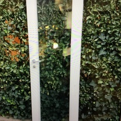建材　ガラス通しのドアの画像