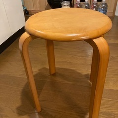 木製　丸椅子の画像