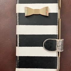 【2点セット】CHANEL  ボーダー  iPhoneケースの画像