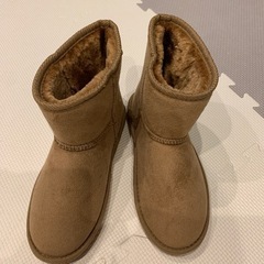 新品未使用　ムートンブーツ　23㎝