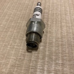 新品のエンジンのパーツをお探しの方に！スパークプラグです。の画像