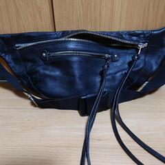 革製ショルダーバッグ