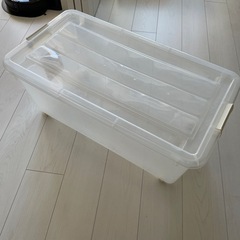 【無料】透明収納ケース　キャスター付き